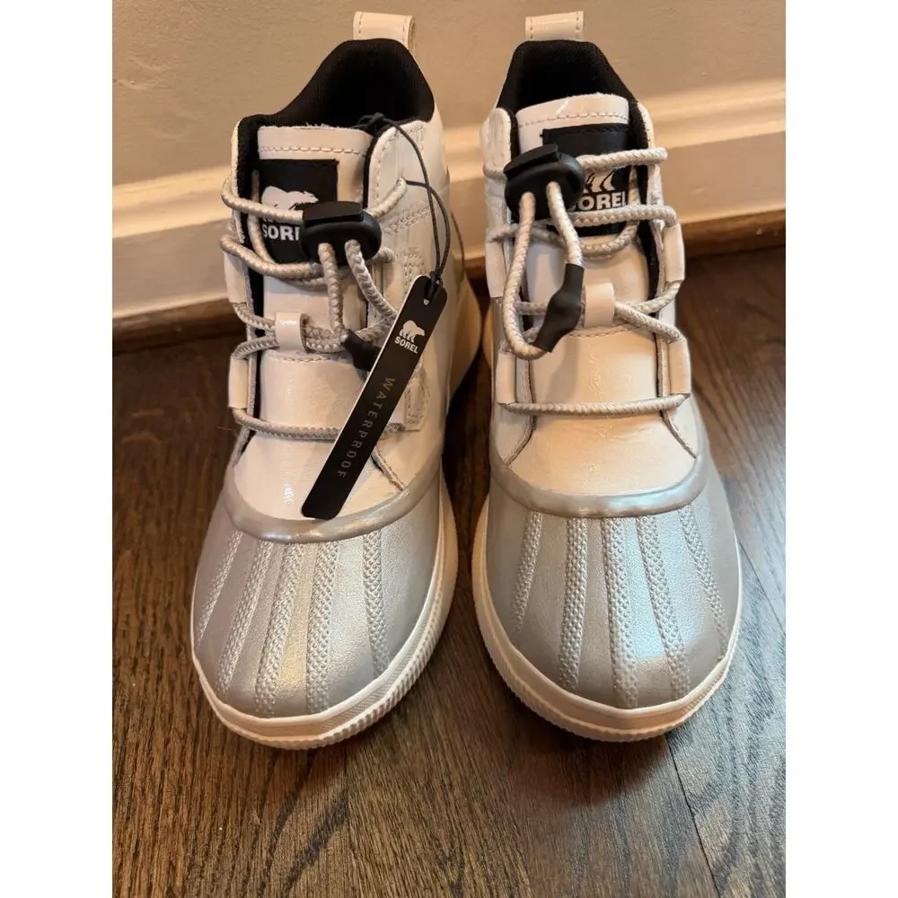 Sorel Out N About Waterproof Booties white silver Youth Sz 6 NWT